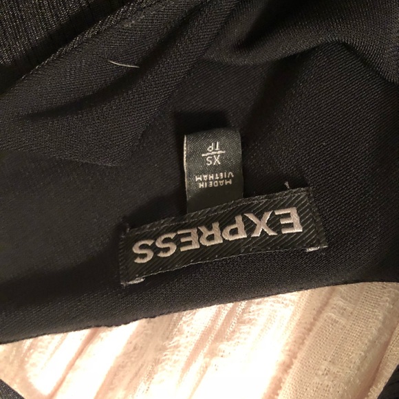 Express v neck open back shirt - Picture 2 of 4